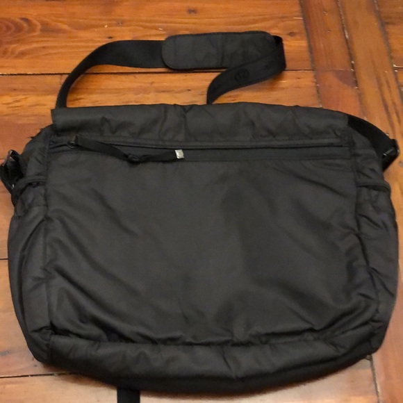 Lululemon black laptop Urban Yogini bag. EUC - Picture 4 of 11
